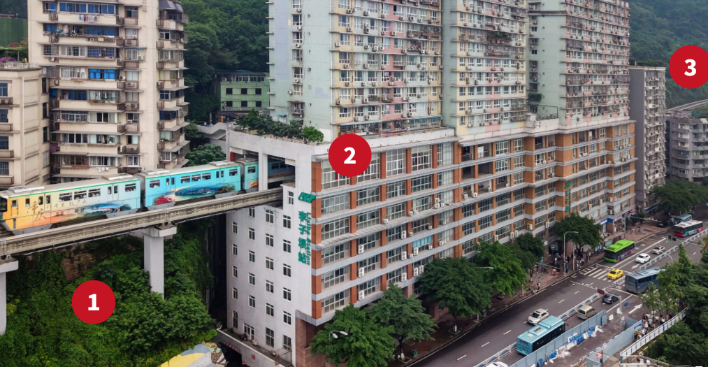 Située dans le district de Yuzhong à Chongqing (Chine), la station Liziba fait partie de la ligne 2 du Chongqing Rail Transit. Conçue à partir de 1998, achevée en 2004 et mise en service à titre d’essai en juin 2005, elle dispose d’une surface d’environ 3