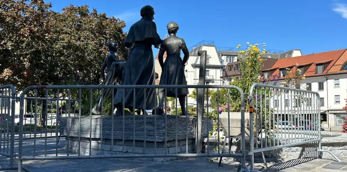 Le monument de l’abbé Bovet sera restauré avant son retour prévu en 2027, année de son 70e anniversaire.