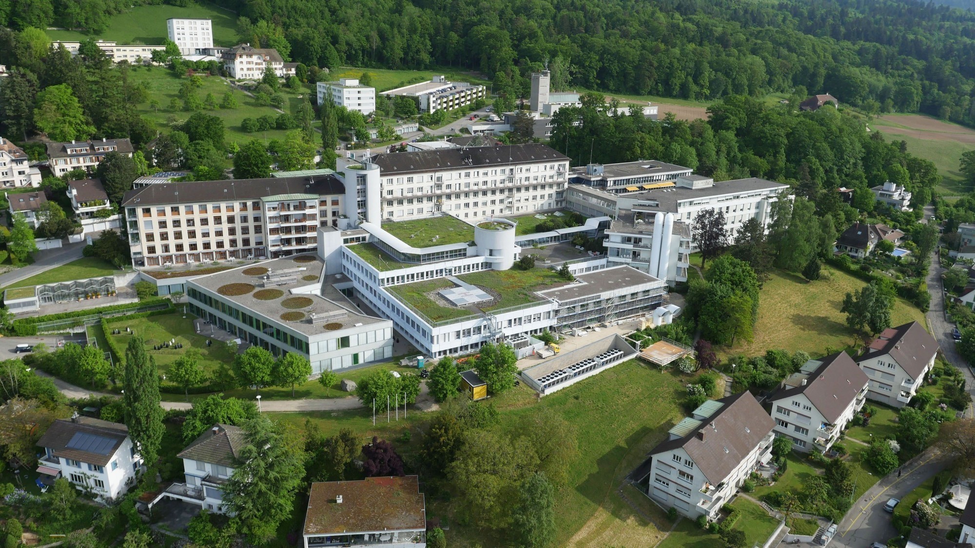 Vue aérienne du centre hospitalier de Bienne.