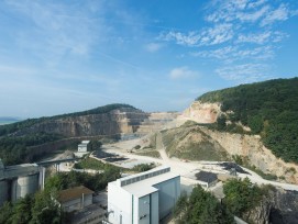 Holcim a des vues sur la colline du Mormont (au fond) pour poursuivre l'exploitation de ciment à Eclépens (VD)