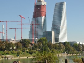 La deuxième tour Roche en construction à Bâle sera pour un temps le plus haut immeuble de Suisse, avec une taille de 205 m.