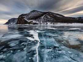 Les températures du Lac Baïkal en hiver peuvent descendre jusqu'à -20 degrés.