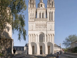 Les trois arches dissimulent le portail ouest de style gothique précoce.