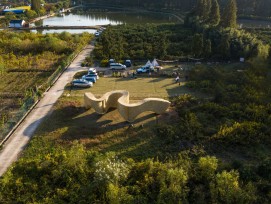 Le pavillon est destiné à inviter les visiteurs de l'île à s'y attarder.