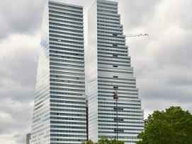 Les deux plus grands bâtiments de Suisse sont les tours jumelles la Roche de Bâle. Une troisième tour est prévue sur le même emplacement.