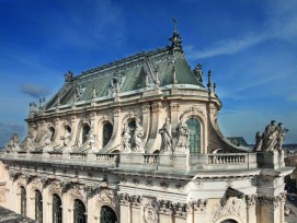 Après avoir traversé les siècles avec quelques rénovations mineures, la Chapelle royale avait besoin d’une restauration générale. Le toit et ses parements, la statuaire, les vitraux et la charpente nécessitaient une cure de jouvence.