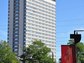 Photo du Swisshôtel de Zürich prise en 2010. L'hôtel situé dans la tour n'a pas survécu à la pandémie et a du être fermé en 2020.