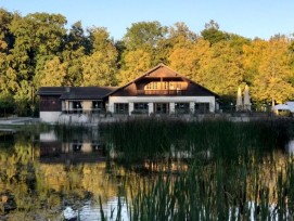 Après la rénovation de la Tour de Sauvabelin, la renaturation des berges du lac et l’aménagement de la place de jeu, le site de Sauvabelin continue sa mue avec la rénovation de son auberge, trop vétuste.