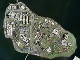 Les autorités new-yorkaises prévoient de vider peu à peu les prisons de l'île afin de pouvoir mettre fin à l'exploitation du gigantesque complexe de l'île en 2027.