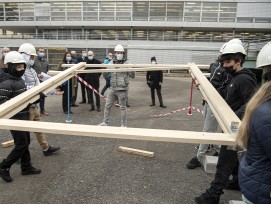 Cette collaboration permet de proposer aux élèves inscrits dans l’Option de compétences orientées métiers « Activités créatrices et manuelles » de valoriser des compétences acquises dans le cadre d’une réalisation concrète.