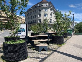 Le quartier Benjamin-Constant se situe à proximité immédiate du centre-ville. Il accueille de nombreux commerces et des établissements de consommation. Il participe à l'aménagement urbain de la ville de Lausanne.