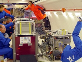 En apesanteur pendant quelques secondes: Des scientifiques de l‘Université d‘Ulm lors d‘un test de fusion dans le Zero-GAirbus exploité par Novespace.