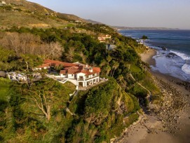 L'immense propriété à flanc de falaise ayant appartenu à Cindy Crawford est en vente à Malibu pour 104 millions de francs.