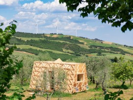 Le «Wonder bee and bee» est situé dans la commune de Grottole, au sud de l'Italie, dans une ferme d'oliviers.