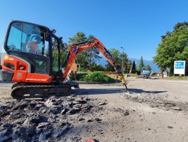 Un nouveau revêtement phonoabsorbant est posé sur la route de Blonay à Vevey engendrant la fermeture du giratoire du Samaritain pendant 4 jours au moins..