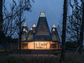 Le «Restaurant of Metasequoia Grove» a été construit directement sur le lac Tai Hu dans le village de Shanwan.