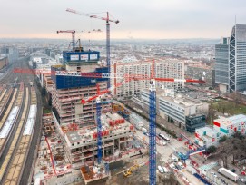 Jusqu’à quatre grues Liebherr ont fonctionné sur le chantier pour réaliser la tour «To-Lyon».