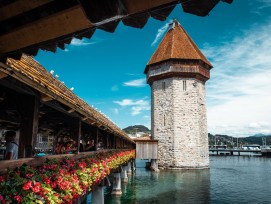 Le Pont  de la Chapelle fait partie des sujets les plus photographiés par les touristes à Lucerne.