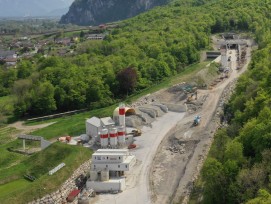 Vue aérienne du tunnel des Evouettes. Une  journée portes ouvertes sera proposée à la population le samedi 10 septembre afin de constater l'avancement des travaux de l'escavation du corridor.