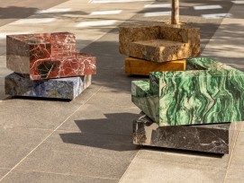 De superbes fauteuils en marbre pivotants ont été exposés à Londres lors du London Design Festival 2022 attirant l'admiration du public.