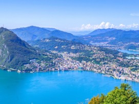 Les communes tessinoises doivent examiner l'étendue de leurs zones à bâtir dans un délai de deux ans. Une vue panoramique du Monte Bré et du San Salvatore à Lugano montre aperçu de la situation.