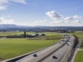 Vue sur l'autoroute du Grauholz: le projet prévoit d'y construire une voie supplémentaire par sens de circulation. A l'avenir quatre voies devraient être disponibles dans chaque sens.