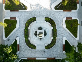 Le monument à la mémoire d’ Edward VII, érigé en 1941 grâce au don de Henry Birks, est valorisé par un nouvel éclairage, un mobilier urbain intégré et une fontaine ludique.