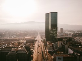 Dans le cadre de la densification, les constructions sont plus hautes. Sur la photo se trouve la Prime Tower à Zurich.