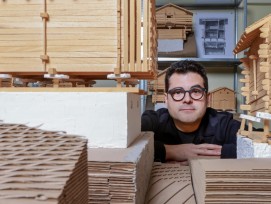 Patrick Giromini est chargé de cours en architecture à l'EPFL. L’architecte valaisan vient de faire paraître un livre basé sur son doctorat, réalisé au sein de la Faculté de l’environnement naturel, architectural et construit (ENAC).