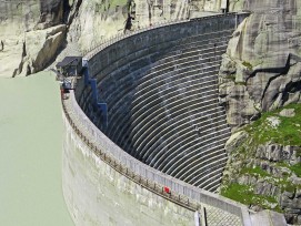 Le barrage sur le lac du Grimsel doit être rehaussé afin de répondre aux exigences du Tribunal fédéral.