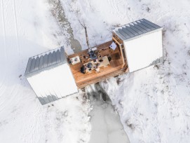 Admirer la voûte étoilée depuis son lit ou se réchauffer entre les murs de bois par mauvais temps.  Le designer néerlandais Caspar Schols a conçu Maison «ANNA», vue du ciel.