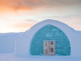 Entrée du 33e Ice Hotel à Jukkasjärvi, en Suède. Cette année encore, de nombreux artistes ont réalisé de magnifiques scultpures de glace éphémères.