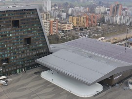 Pour des raisons sportives et économiques, le club de hockey sur glace zougois EVZ prévoit un agrandissement de la Bossard Arena.
