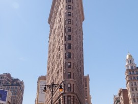 Le Flatiron Building new-yorkais doit son nom à sa forme triangulaire qui rappelle celle d'un fer à repasser.