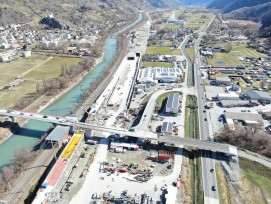 La jonction complète de Rarogne est un élément important de l'autoroute A9 qui sera construit par étapes au cours des trois prochaines années et demie. Les travaux ont débuté avec l’assainissement du pont de 47O m de long reliant Turtig à Niedergesteln (G