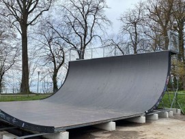 La rampe de half pipe du complexe sportif en plein air lausannois de Fair-Play de Vidy a été rénovée. Les adeptes du skateboard pourront désormais s'adonner à de meilleures performances grâce à l'augmentation de la largeur de l'installation.