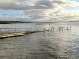 Une nouvelle rampe d’accès au lac destinée aux personnes à mobilité réduite (PMR) a été inaugurée à Port-Choiseul (GE).