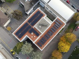 Une grande installation photovoltaïque comportant 86 panneaux a été récemment installée sur le toit du bâtiment de l'école de la Part-Dieu à Vevey.