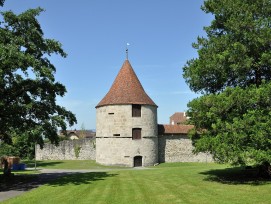 Dans les prochains mois, un tronçon du mur d'enceinte de la ville de Zoug, vieux d'environ 500 ans, sera restauré entre la tour Huwiler et la Bohlstrasse.