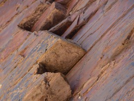 Les forages géothermiques à grande profondeur présentent un certain danger potentiel de déplacement des couches rocheuses. Des tremblements de terre peuvent en résulter. (Image symbolique).