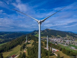 Première éolienne_Sainte_Croix1