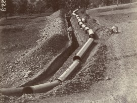 Frédéric Rochat-Mercier, canalisation vers Lutry pendant le chantier d'adduction des eaux dans le Pays-d’Enhaut, photographie, vers 1900, coll. Musée Historique Lausanne.