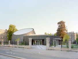 Le planétarium du Jardin des sciences de Strasbourg est une œuvre originale qui crée un lien entre le ciel et la terre, l’ombre et la lumière, l’astronomie et l’esthétique.