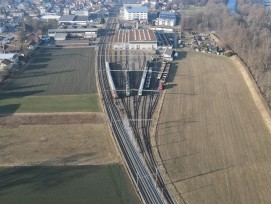 Le début des travaux à Oberburg (BE) est prévu pour 2026. Selon les premières estimations, les coûts de la transformation et de la construction des ateliers d'Oberburg s'élèvent à environ 200 millions de francs.
