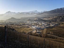 Un réseau de chauffage à distance alimenté par l’usine d’incinération d’Enevi relie désormais la rive droite du Rhône et le quartier de Vissigen, réduisant ainsi les émissions de CO2.