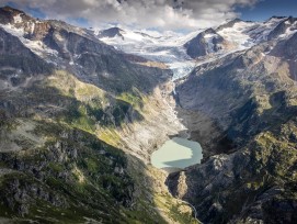 Kraftwerke Oberhasli AG (KWO) prévoit la construction d'un nouveau lac d'accumulation et d'une centrale hydroélectrique dans la région du Trift dans le Gadmental, car un lac s'est formé à cet endroit dans le lit du glacier suite au retrait de ce dernier a