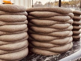 Selon les ingénieurs australiens, l'oxyde de graphène dans le béton a le potentiel de créer des bâtiments «intelligents» dans lesquels les murs peuvent agir comme des capteurs et détecter et surveiller les petites fissures.