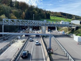 Sur cette photo prise en octobre 2022, le troisième tube du tunnel du Gubrist était encore en construction. Depuis le 3 juillet 2023, le nouveau tunnel est en service marquant une étape importante dans l’amélioration du contournement nord de Zurich.