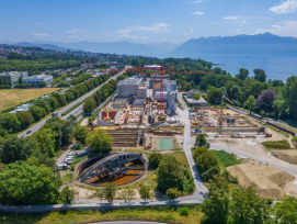 La STEP de Vidy, située vis-à-vis du lac Léman, n'est plus en mesure de traiter toutes les boues générées par le processus d’épuration. Ce problème nécessite une mise à jour complète du système pour garantir un traitement efficace des boues d’épuration.