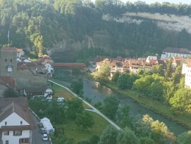 Les travaux de réaménagement des bancs de graviers ont lieu début avril à l’aval du Pont de Berne, en Basse-Ville de Fribourg.